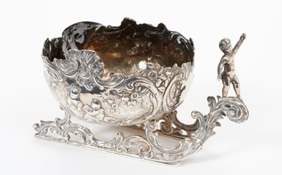Lot 323 - Late 19th/early 20th century Hanau silver by Karl Kurz, Kesselstadt silver sledge table ornament with repoussé figure decoration 14.5cm and silver pot