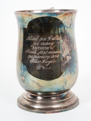 Lot 356 - Elizabeth II silver tankard of baluster form, with scroll handlem on circular foot, with engraved presentation inscription 'Thank you David for riding ''Antrumik'' Paul's first winner 21st February...