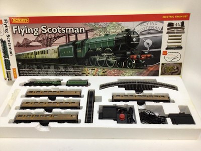 Lot 5 - Hornby OO Gauge Flying Scotsman set R1039, Brittania Class 7MT locomotive 70000 "Brittanai" BR 4-6-2, R2207 both boxed plus some boxed rolling stcok and accessoroies and three unboxed carriages and...