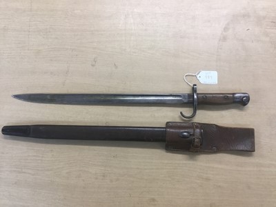 Lot 989 - Scarce First World War 1907 pattern bayonet with hooked quillion, fullered steel blade stamped Wilkinson, in steel mounted leather scabbard with frog.