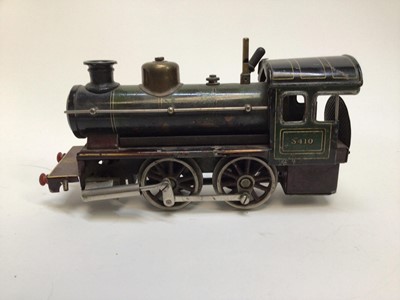 Lot 28 - Railway O Gauge unboxed selection of tinplate clockwork locomotives including Hornby, Bing etc. plus some tenders (QTY)