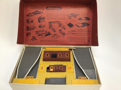 Lot 41 - Railway Triang OO Gauge selection of boxed accessories including R549 large station set R260 Girder Bridge Presentation Set, R81 Station set and others (QTY)