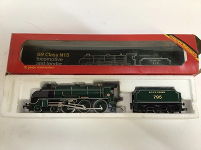 Lot 43 - Railway Hornby OO Gauge R759 GWR locomotive "Albert Hall", SR Class N15 "Sir Dinadin" , both boxed plus a selection of unboxed locomtives and tenders (QTY)