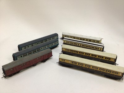Lot 45 - Railway OO Gauge unboxed selection including carriages, wagons, rolling stock, track accessories etc. (QTY)