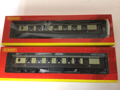 Lot 78 - Hornby OO gauge Venice Simplon Orient Express coaches, coach pack R4254, 'The Blue Pullman' coaches R4310 both boxed (2)