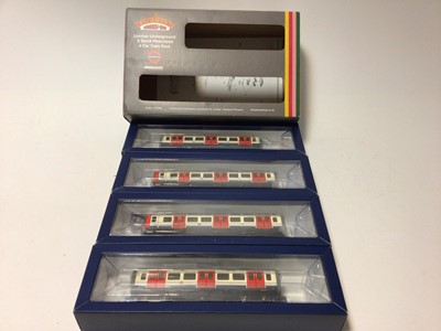 Lot 93 - Bachmann OO gauge London Underground S Stock motorised four car train pack 35-990 boxed