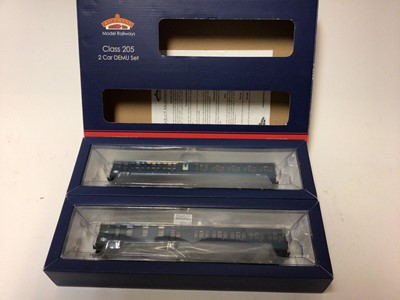 Lot 101 - Bachmann OO gauge 2-H Thumper two car DMU BR blue full yellow ends 31-238Z boxed