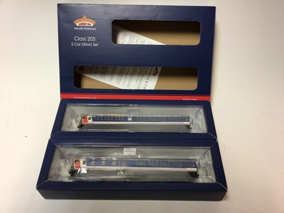 Lot 104 - Bachmann OO gauge A2-H Thumper two car DEMU Network Southeast 31-239Z boxed