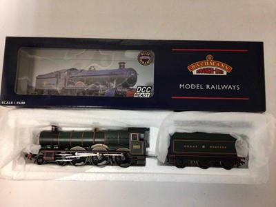 Lot 136 - Bachmann OO gauge Hall Class Locomotive GWR green 4953 'Pitchford Hall' 32-0032, Standard Class 5MT 73082 'Camelot' BR black E/Emblem BR 1B Tender 32-502 both boxed (2)