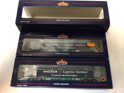 Lot 160 - Bachmann OO gauge selection of boxed rolling stock including multiple sets (14)