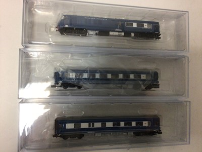 Lot 204 - Graham Farnish by Bachmann N gauge Midland Pullman Six Car Unit Nanking Blue (one car missing) No 371-740
