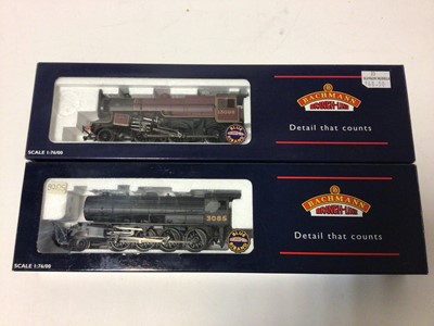 Lot 211 - Bachmann OO gauge Crab 2-6-0 locomotive and tender 13098, LMS crimson, w/out coal rail, 32-175, plus Bachmann 07/WD 2-8-0 locomotive and tender, "Austerity" 3085, LNER black, 32-254, both boxed