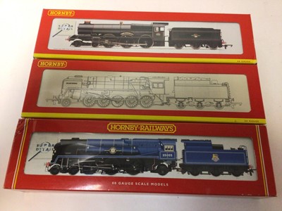 Lot 225 - Hornby OO gauge King Class 4-6-0 "King William IV" locomotive 6002, BR black livery, R2234, Class 9F 2-10-0 "Black Prince", BR black livery, R2137, plus 56 EWS 4-6-2 56058 locomotive 35005, blue Ca...