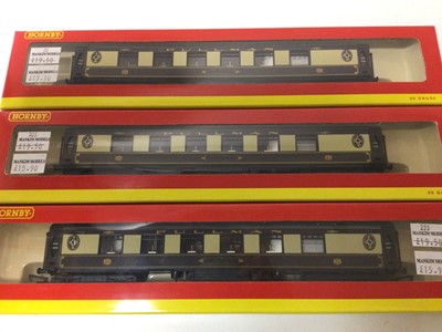 Lot 240 - Hornby OO gauge Pullman 1st Class Parlour Car (x5), R223, plus Pullman 3rd Class Parlour Brake Car, R233, LMS blue The Coronation Scot coaches, R4127B, R4128B, R4128A and LMS maroon The Coronation...