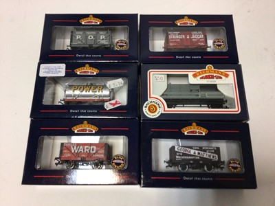 Lot 244 - Bachmann OO gauge rolling stock including Trade and Tank waggons (27)