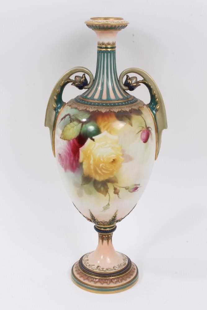 Lot 215 - Worcester vase