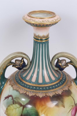 Lot 215 - Worcester vase