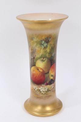 Lot 224 - Worcester vase