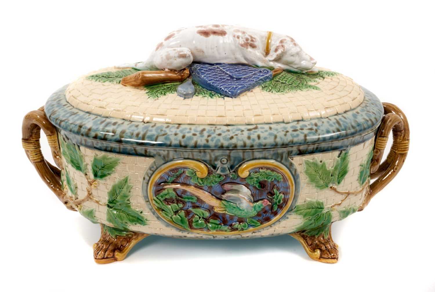 Lot 209 - Minton majolica tureen