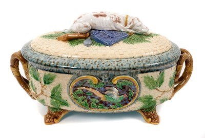 Lot 209 - Minton majolica tureen