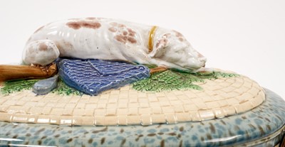 Lot 209 - Minton majolica tureen