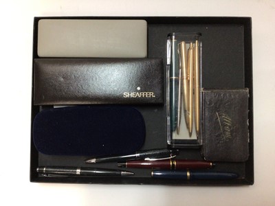 Lot 2501 - Collection of pens including Sheaffer, Waterman, Parker etc