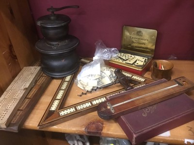 Lot 122 - Group of treen including cribbage boards, lignum vitae coffee grinder, other items