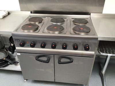 Lot 12 - A Lincat stainless steel A004 SN 30350611 electric six ring cooker,with double door oven, 900 mm