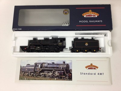 Lot 13 - Bachmann 00 gauge locomotives Collett Goods 2294 GWR Shirtbutton Green Manor Tendor, 32-304, 2-6-0 Ivatt Class 2MT 6404 LMS Black, 32-827, 2-6-0 Standard Class 4MT 76053, 32-950 and N Class locomot...
