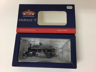 Lot 16 - Bachmann 00 gauge locomotives Class 56XX 6677, GWR green, 32-084, Midland Class 1F 1739, LMS Black, 31-433 and Midland 1F 1725, LMS Black , 31-430, boxed (3)