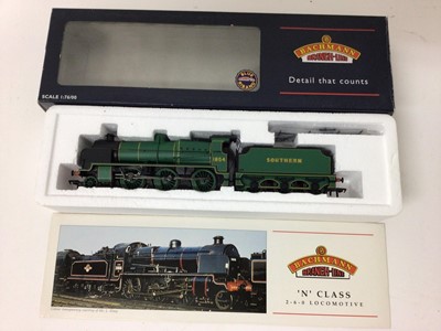 Lot 17 - Bachmann 00 gauge locomotives N Class 1864, Malachite Southern Green, 32-155, Lord Nelson 864 "Sir Martin Frobisher", Malachite green, 31-401, 4MT Standard Tank 80079, BR Black, 32-357 and Ivatt Cl...