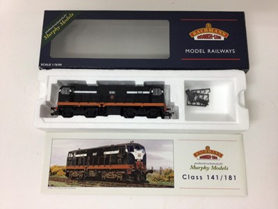 Lot 18 - Bachmann 00 gauge locomotives Class 181 "CIE" Black B181, MM0181, Class 141 "CIE" Black/Orange 142, MM0142, boxed (2)