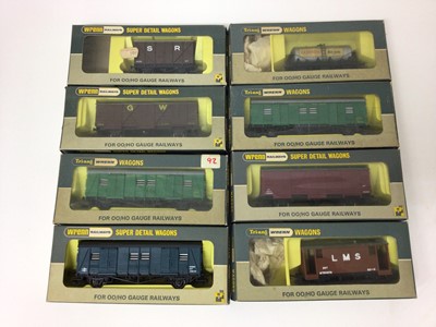 Lot 24 - Wrenn 00 gauge boxed selection of Five Pullman Carriages, wagons and rolling stock (45)