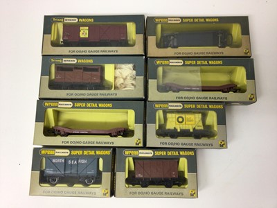 Lot 24 - Wrenn 00 gauge boxed selection of Five Pullman Carriages, wagons and rolling stock (45)