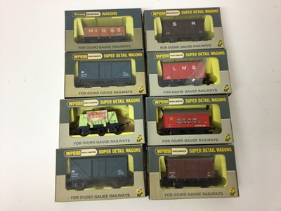 Lot 25 - Wrenn 00 gauge boxed selection of wagons and rolling stock (40)