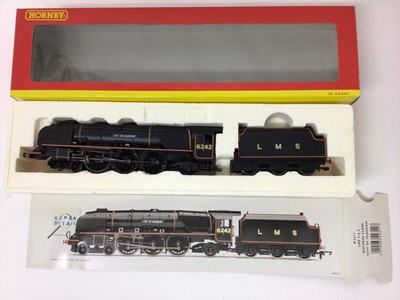 Lot 33 - Hornby OO gauge locomotives SR Lord Nelson Class 'Sir Francis Drake' No 851 R3634, SR Drummond 700 '693' R3419, LMS 4-6-2 Duchess Class 'City of Glasgow' R2311 all boxed (3)