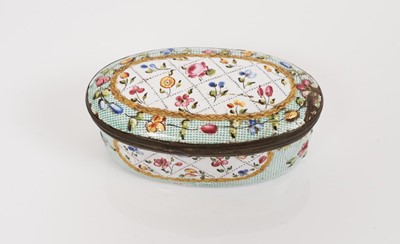 Lot 970 - South Staffordshire ‘green chintz’ ground oval snuff box and cover, circa 1760