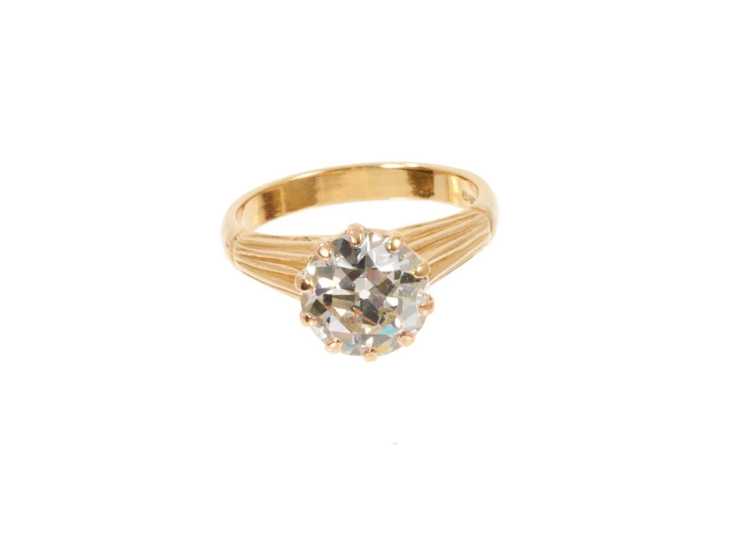 Lot 640 - Diamond single stone ring