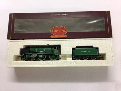 Lot 107 - Hornby Top Link 00 gauge locomotives SR 4-4-0 'Radley' Schools Class V locomotive and tender 930, R2018, GWR 2-8-0 2800 Class locomotive and tender 2844, R2053, SR 4-6-2 West Country Class 'Bidefor...