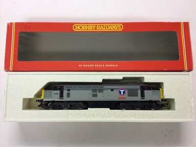 Lot 86 - Hornby OO gauge locomotives Transrail Class 37 Co-Co diesel electric locomotive, 37 424, R327, International Fleet 'Railfreight Distributuon' BR Class 47 C-C diesel electric locomotive 47 085, R116...