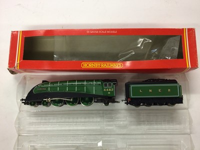 Lot 73 - Hornby OO gauge locomotives Triang BR lined dark green 4-6-0 Hall Class 'Albert Hall' locomotive 4983 R759 and tender R760, LNER lined green 4-6-2 'Golden Eagle' locomotive and tender 4482, R313, B...