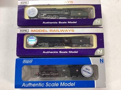 Lot 122 - Dapol N gauge locomotive BR black early crest QI 33016, 2S-021-001D, BR lined late crest 4-6-2 Britannia Class 7000, ND-095A and BR black early crest QI 33016, 2S-021-001D, all boxed (3)