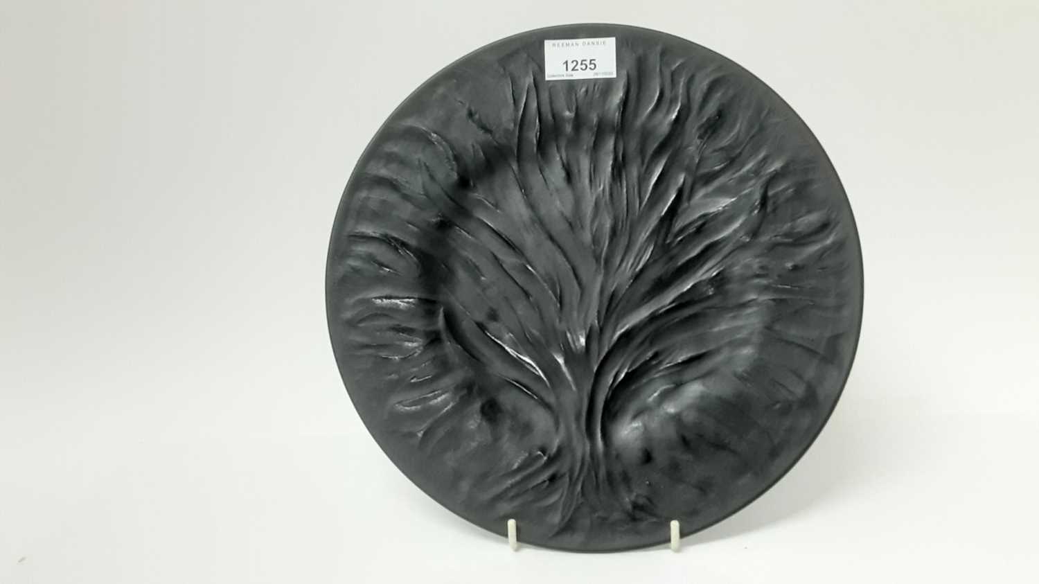 Lot 1255 - Lalique Algues Noir plate, signed on reverse, 28cm diameter