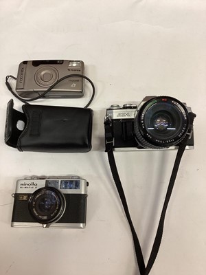 Lot 2370 - Cannon Camera and other cameras and lenses (1 box)
