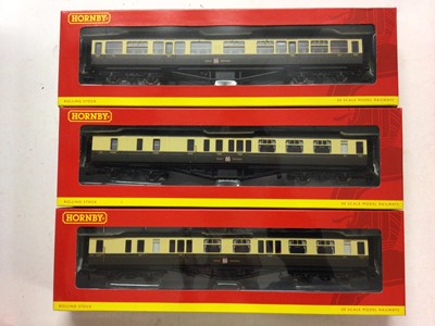 Lot 148 - Hornby OO gauge GWR carriages including Hawksworth R4502, R4503 & R4504, plus twenty one other coaches and Triang Hornby coaches R27 (x3), R743, R744 (x2). & R743A, all boxed (31)