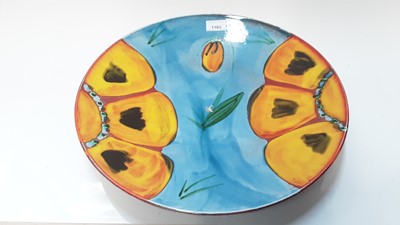 Lot 1163 - Poole Wild Poppy charger, 40cm diameter, together with another, 34.5cm diameter and a smaller Peacock dish, 26.5cm diameter (3)