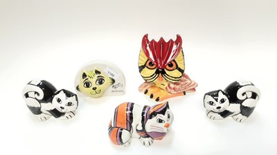Lot 1186 - Lorna Bailey model Owl, together with three cats and a cat plaque (5)
