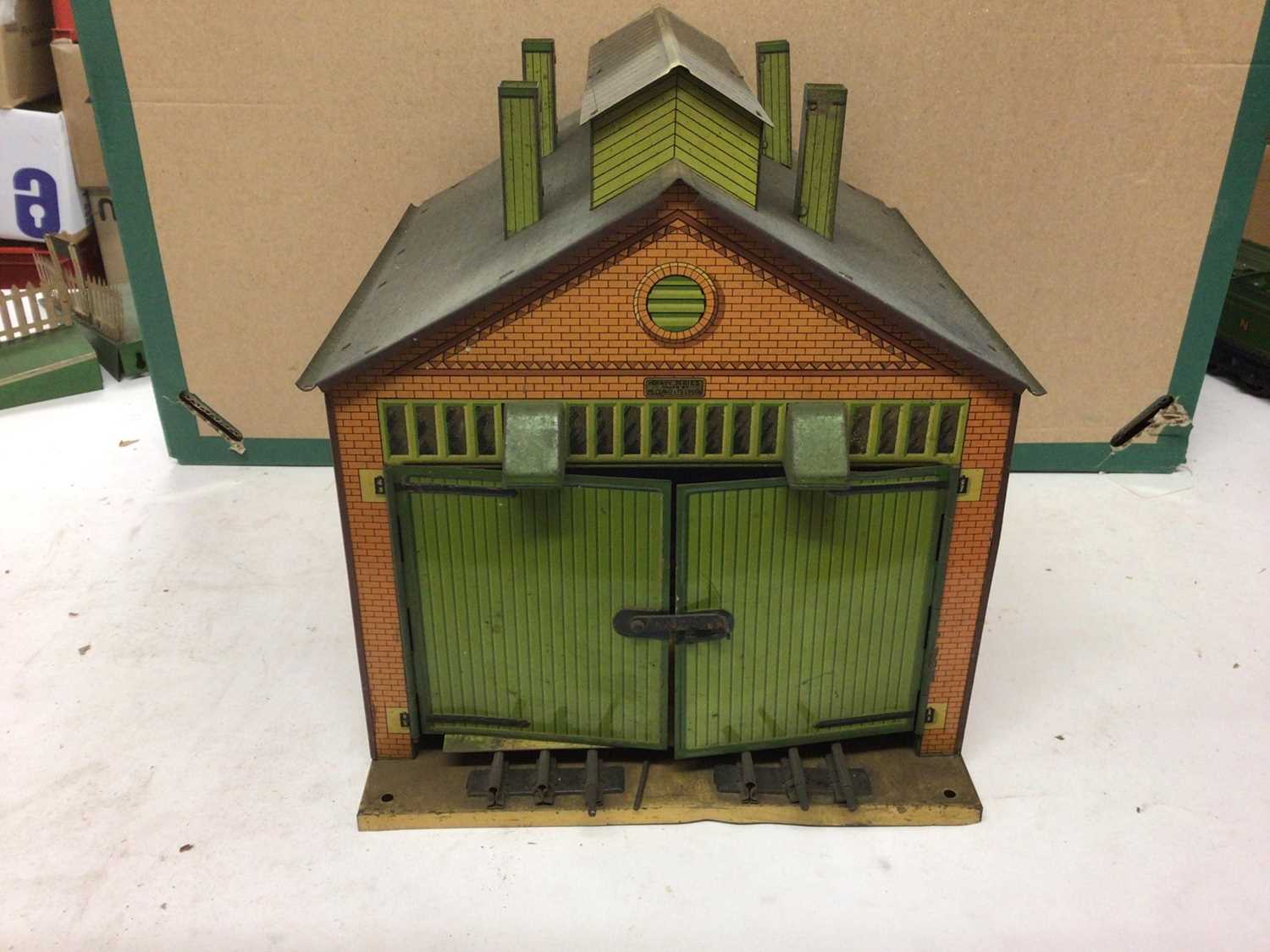Lot 169 - Hornby O gauge Engine Shed No.1, A804in original box (box poor condition) plus a selection of accessories including signal box, Wembley Station, signal etc ( qty)