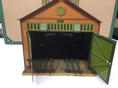 Lot 169 - Hornby O gauge Engine Shed No.1, A804in original box (box poor condition) plus a selection of accessories including signal box, Wembley Station, signal etc ( qty)