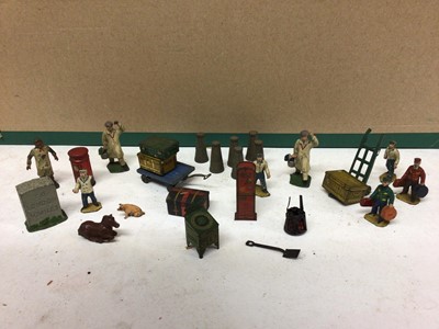 Lot 169 - Hornby O gauge Engine Shed No.1, A804in original box (box poor condition) plus a selection of accessories including signal box, Wembley Station, signal etc ( qty)